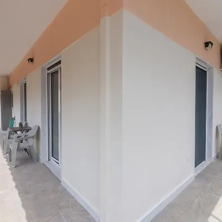 Apartment One Bedroom W/ Balcony