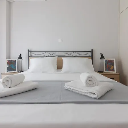 Apartment One Bedroom W/ Balcony *