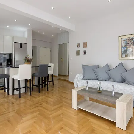 Apartment One Bedroom W/ Balcony