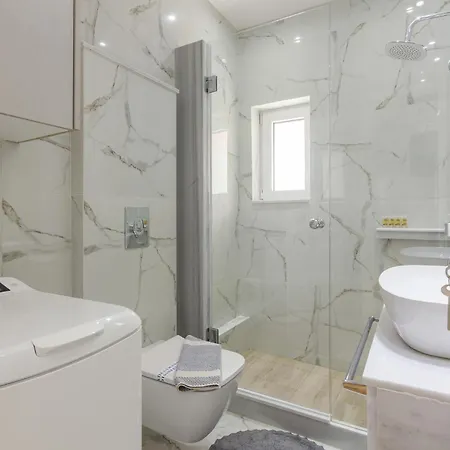 One Bedroom W/ Balcony * Athens