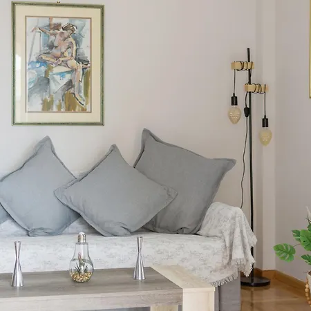 Apartment One Bedroom W/ Balcony *