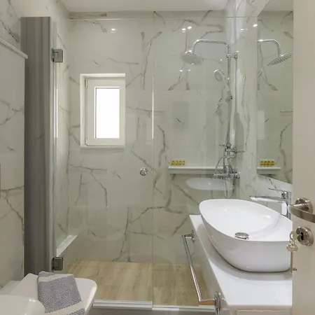 One Bedroom W/ Balcony * Athens