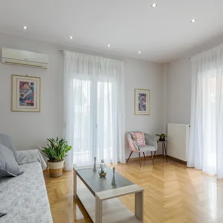One Bedroom W/ Balcony Apartment